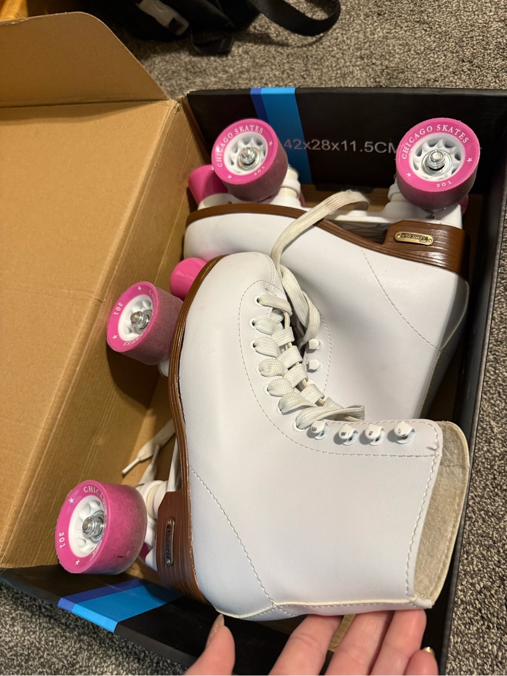 Ladies White Roller Skates with Pink Wheels